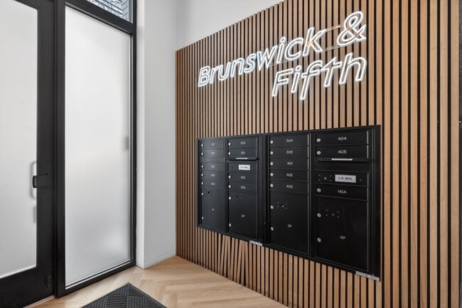 Building Photo - 160 Brunswick St