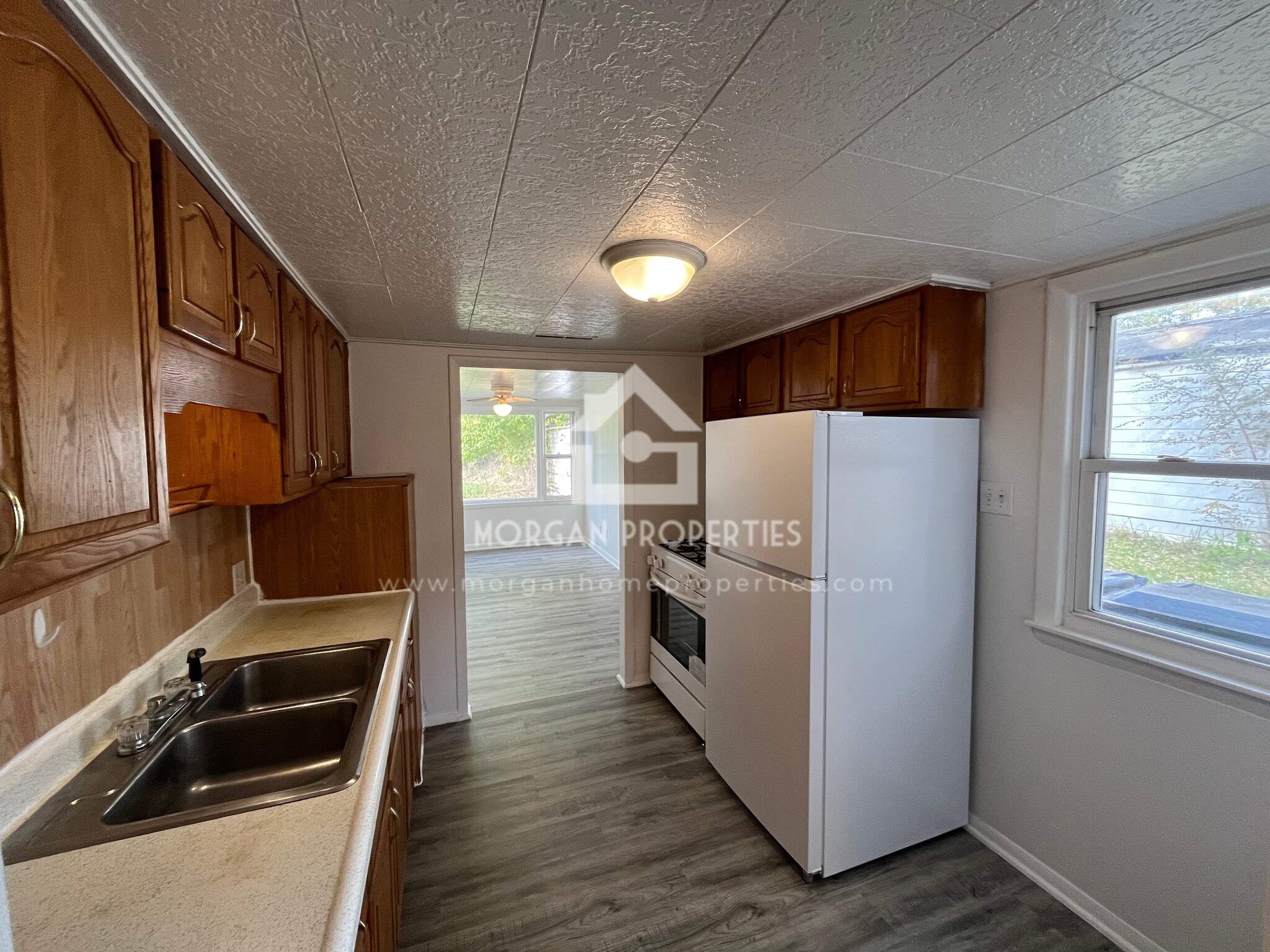 Building Photo - 619 Woodlawn Dr