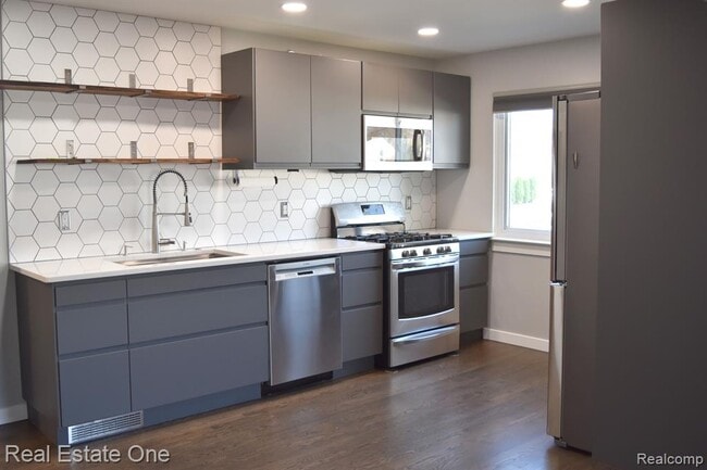 Building Photo - 607 Cherry Ave