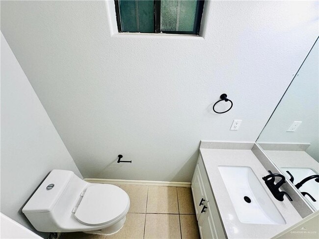 Building Photo - 213 S 49th St