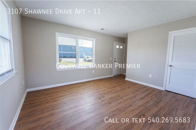 Building Photo - 3107 Shawnee Dr