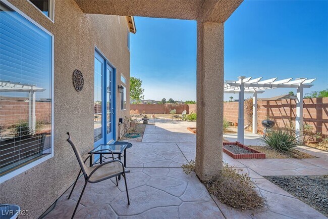 Building Photo - 1740 Flores Ln