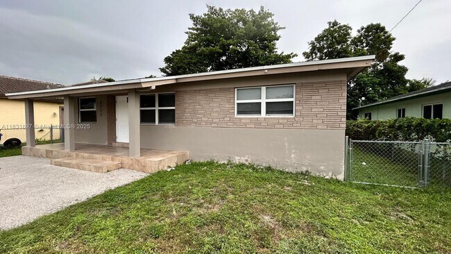 Building Photo - 2771 NW 11th Ct
