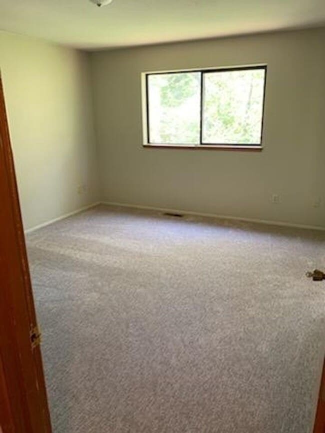 Building Photo - Pre-Leasing for August - 6Bed/3Bath House