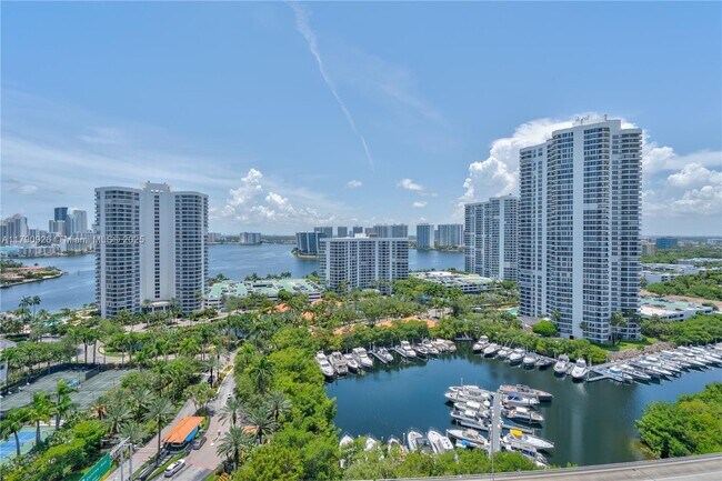 Primary Photo - 19400 Turnberry Way