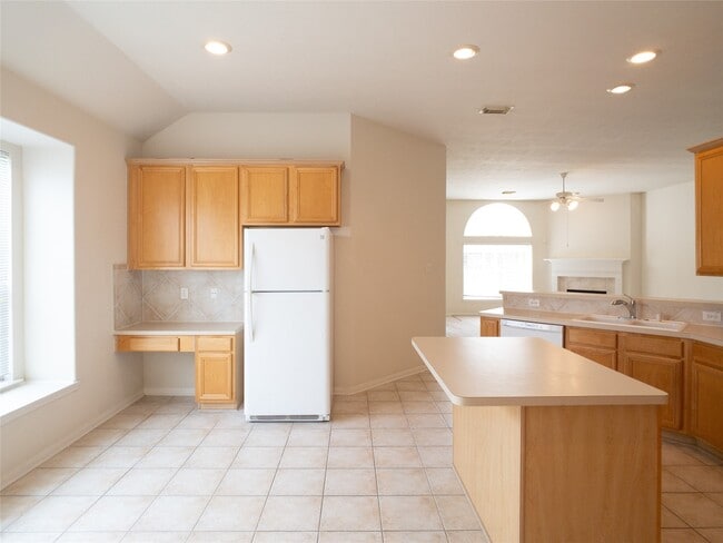 Building Photo - 2727 S Cedar Hollow Dr