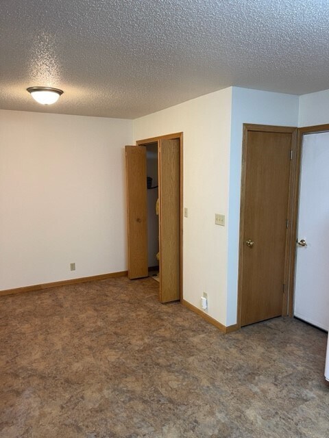 Building Photo - 3413 Oak Knoll Dr