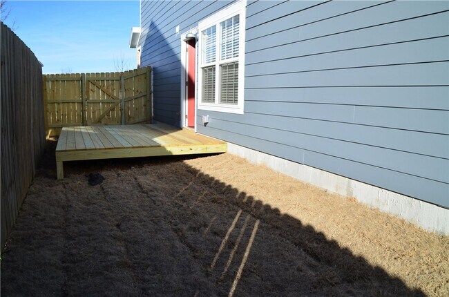 Building Photo - 2413 SW Arbor Rd