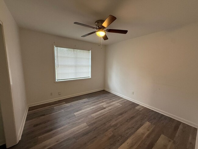 Building Photo - 1821 S Brookwood Dr