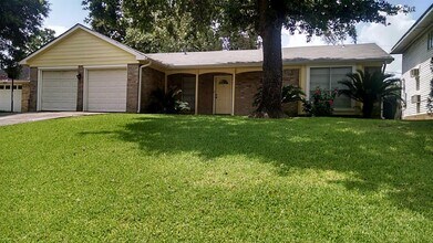 Building Photo - 10942 Dunvegan Way