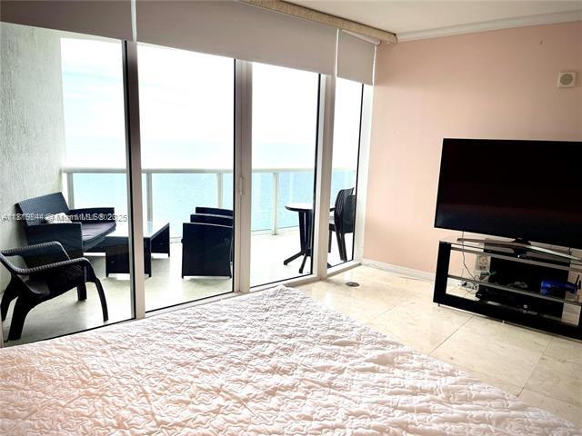 Building Photo - 17201 Collins Ave
