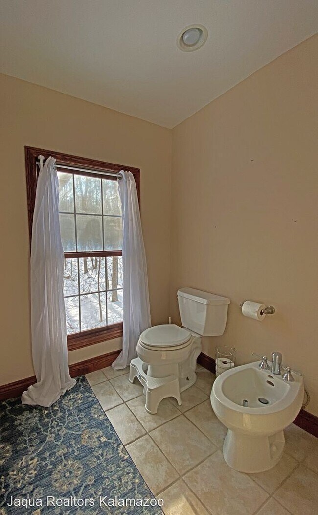 Building Photo - 4 br, 3.5 bath House - 7270 Owen Drive