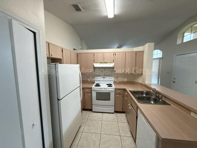 Building Photo - 2362 Harbor Town Dr
