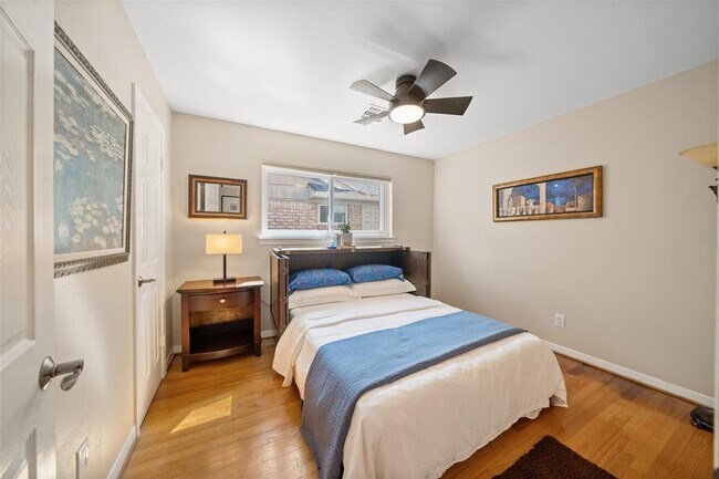 Building Photo - 2523 Droxford Dr