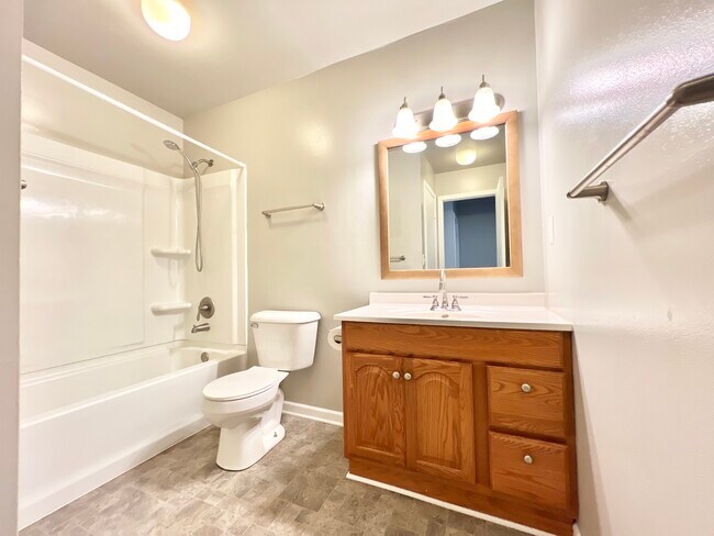 Building Photo - 2640 Blarney Stone Dr