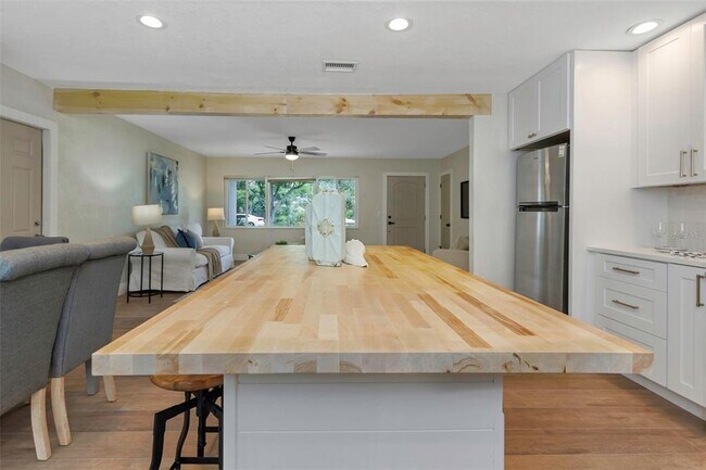 Building Photo - 245 Grove Cir N