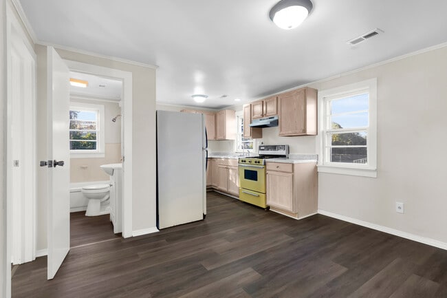 Building Photo - 211 Lawson St