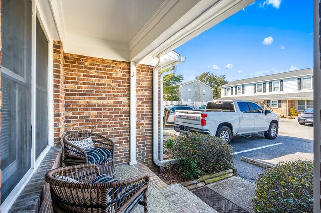 Building Photo - 405 13th Ave S