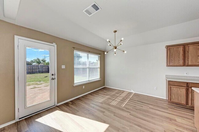 Building Photo - 1203 Tricia Cove