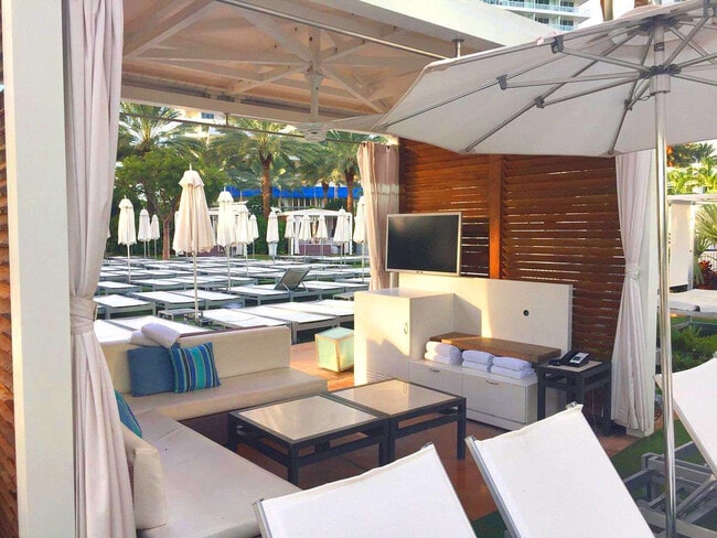 Building Photo - 4441 Collins Ave