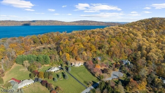 Building Photo - 21 Country Pl