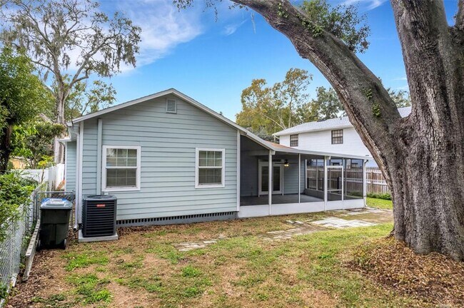 Building Photo - 934 Vistabula St