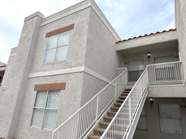 Building Photo - SPACIOUS 2BED/2BATH CONDO ON THE 2ND FLOOR