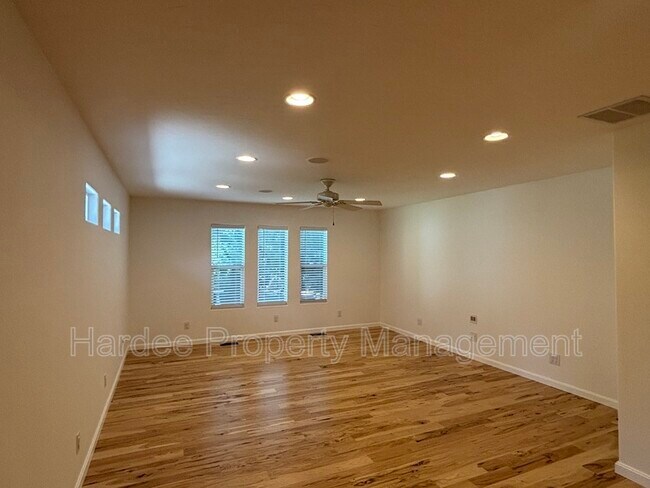 Building Photo - 2354 E Mugo St