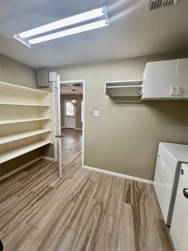 Building Photo - 2515 Braley Park Ln