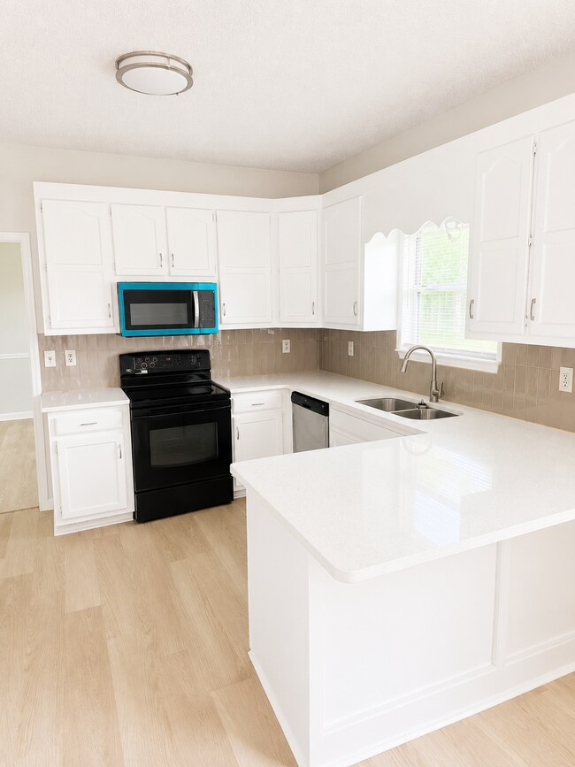 Building Photo - 127 Amberwood Dr