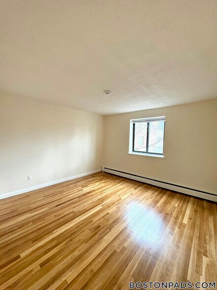 Building Photo - 122 Dustin St