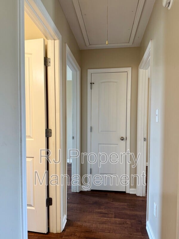 Building Photo - 5520 Kaitlyn Dr E