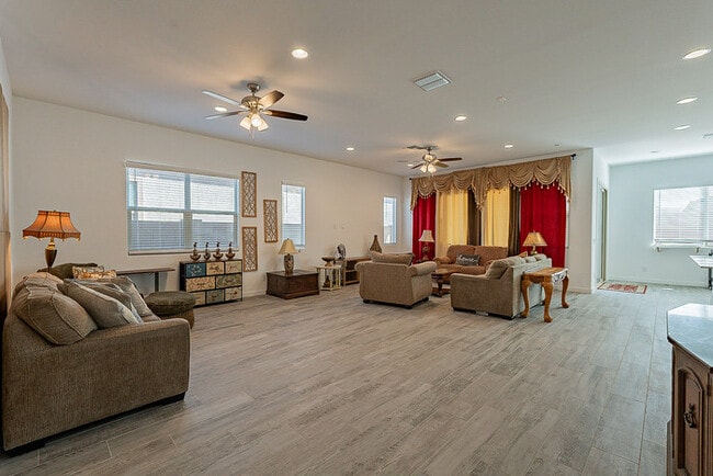 Building Photo - Spacious Brand New Home!