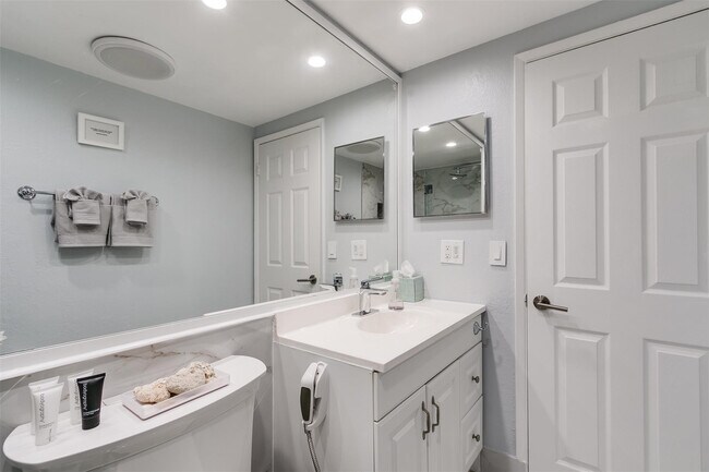 Building Photo - 3700 Galt Ocean Dr