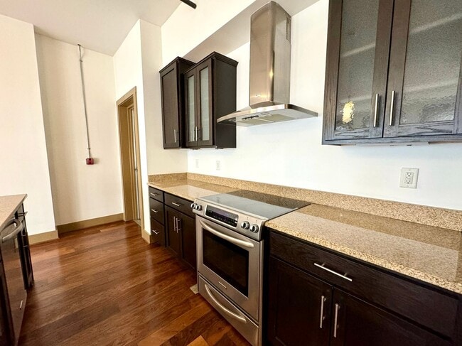 Building Photo - 641 Walnut St