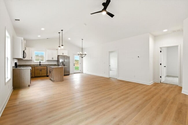 Building Photo - 1108 Mission Dr