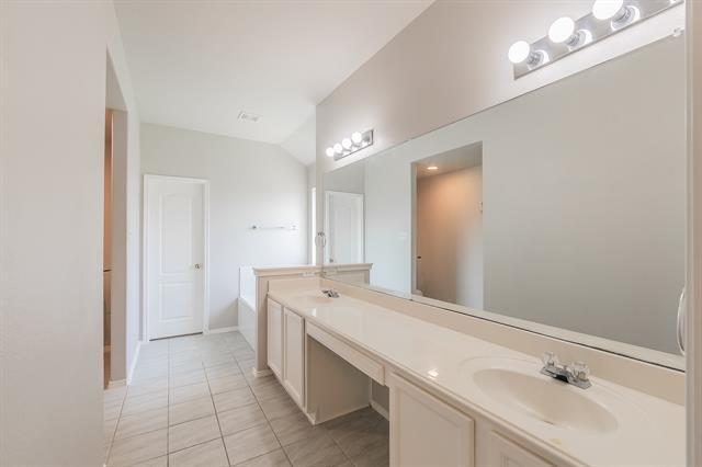 Building Photo - 2668 Redcedar Dr
