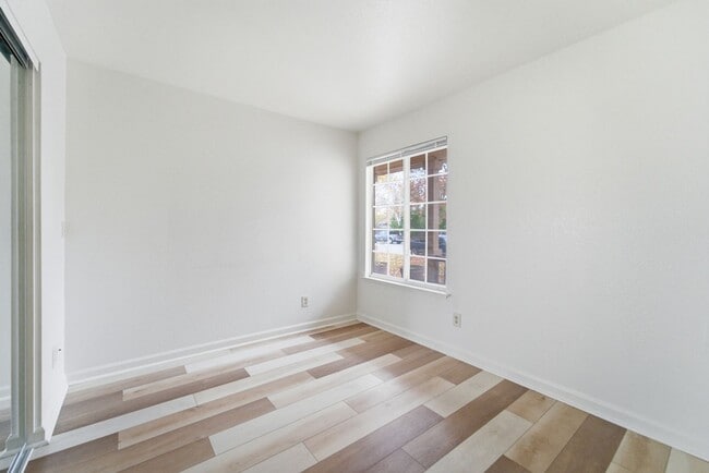 Building Photo - Olivehurst Living: 4 Beds, 2 Baths with Easy Commuting