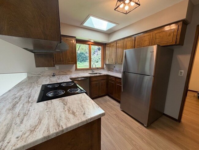 Building Photo - Peaceful 3 Bedroom Single-Level Home on Spacious Corner Lot Near Fir Grove Park