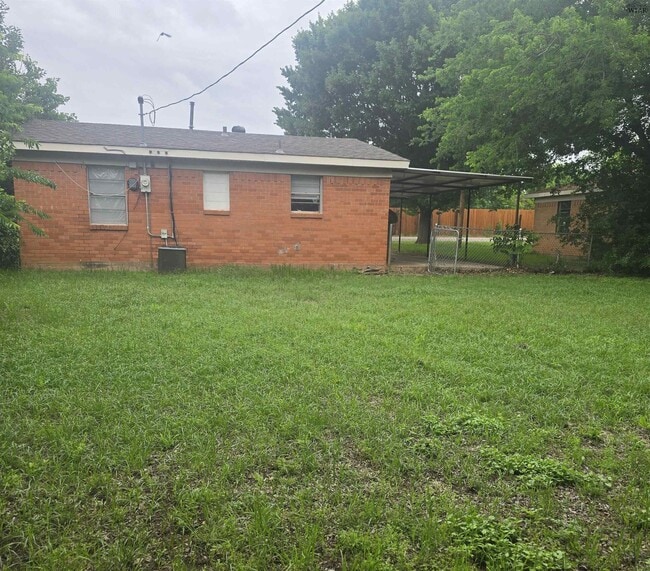 Building Photo - 1108 Covington St