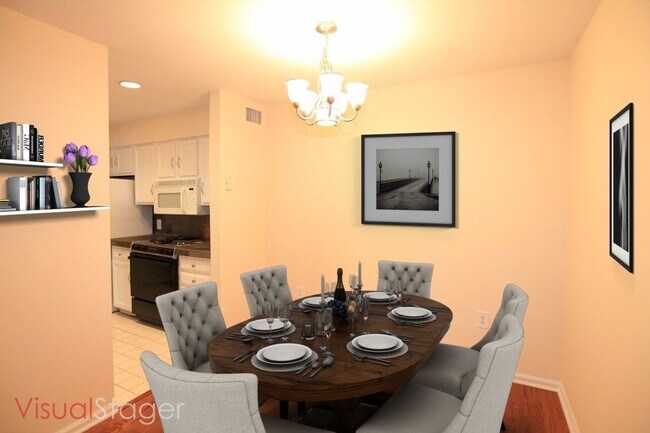 Building Photo - COMING SOON:2 bedroom townhome in Uptown Charlotte!