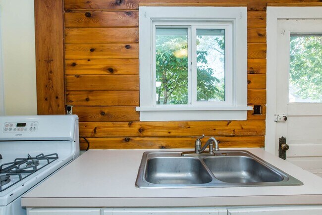 Building Photo - Great 1 bed, 1 bath home