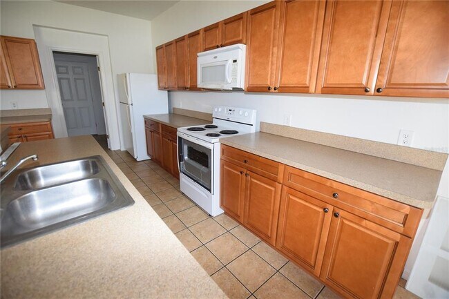 Building Photo - 622 Alfani St