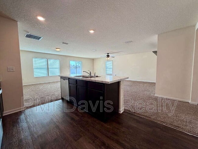 Building Photo - 2482 Beachview Dr