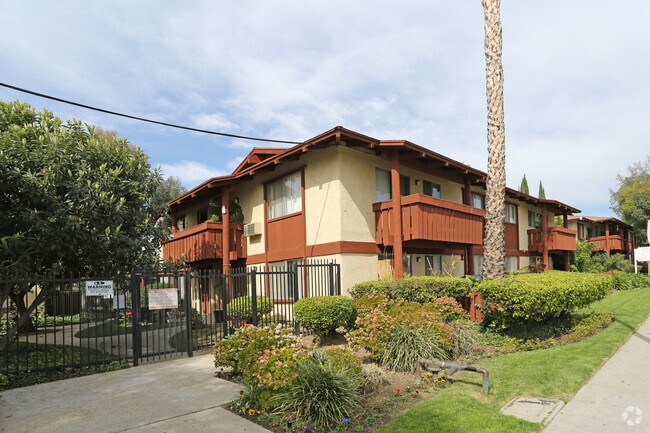 Building Photo - Tara Woods Garden Apartments