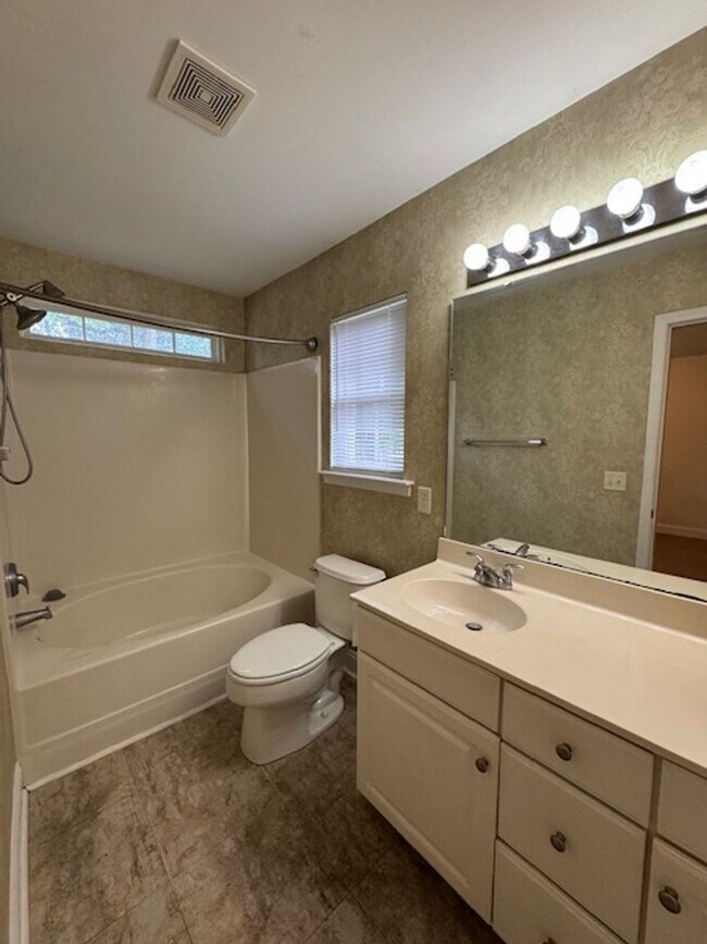 Building Photo - Home in Plantation Pointe