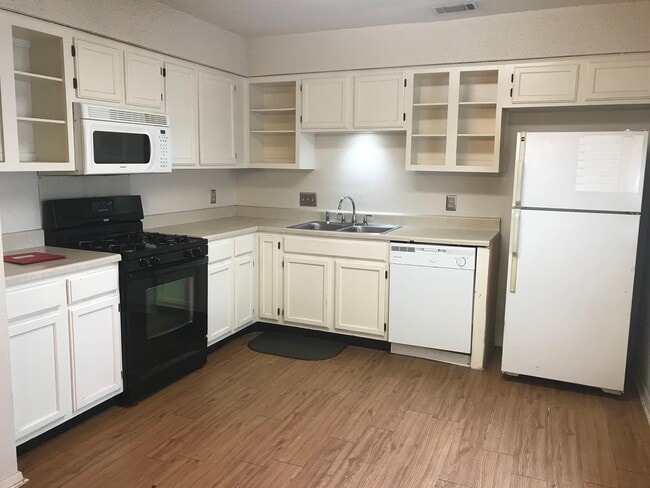 Building Photo - 9302 Canus Dr