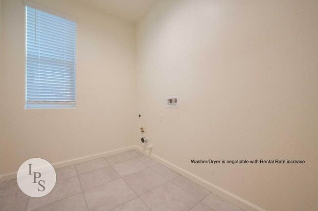 Building Photo - 1457 Las Rosas Ave