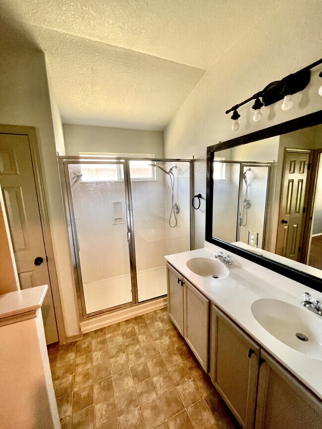 Building Photo - 659 Tom Kemp Dr