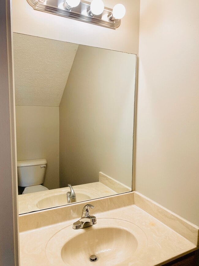 Building Photo - 124 Hillridge Ct